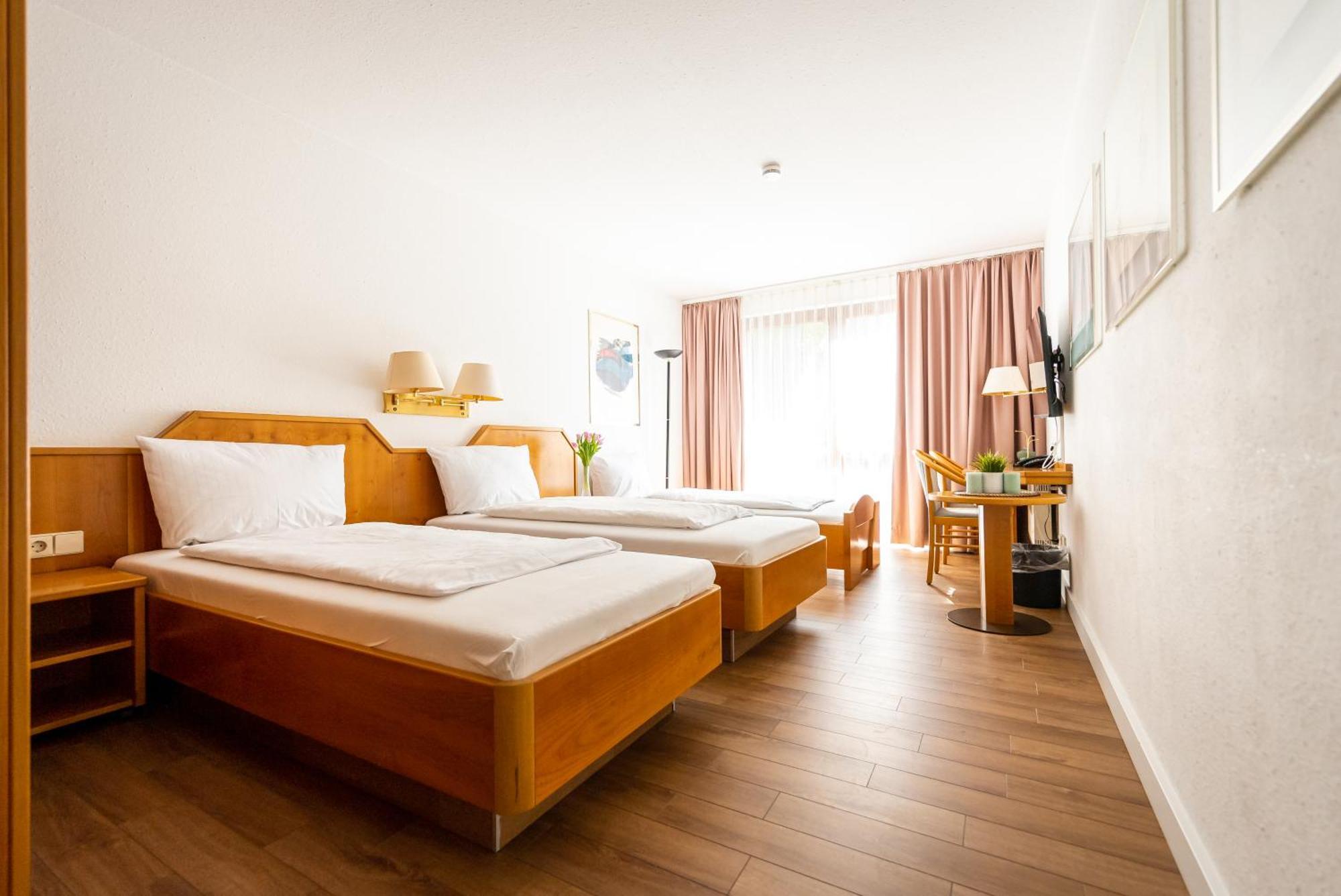 Cityhotel Feuerbach 3*